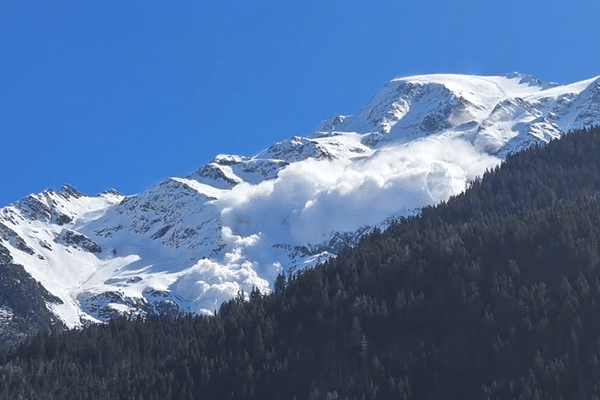 L'avalanche s'est produite, ce dimanche 9 avril, sur le glacier d'Armancette (Haute-Savoie).