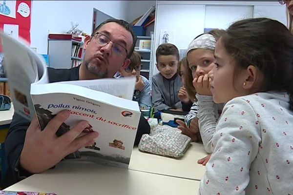 Grégory Viguié, auteur d'un livre sur les poilus nîmois est allé à la rencontre des élèves de Langlade