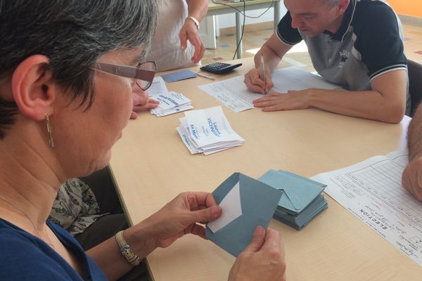 Clermont-Ferrand est divisée en 3 circonscriptions législatives : 3 circonscriptions remportées par des députés de La République en Marche. 