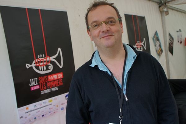 Denis Lebas, directeur du festival "Jazz sous les pommiers", lors de la traditionnelle conférence de presse du lancement