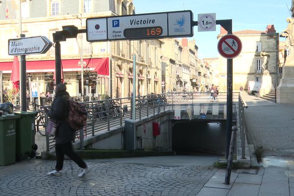 Les faits se sont déroulés en juillet 2021 dans le parking souterrain près de la place de la Victoire, à Bordeaux. 