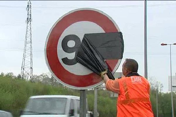 Les panneaux ont été changés hier sur l'A20, baissant la vitesse de 20 km/h