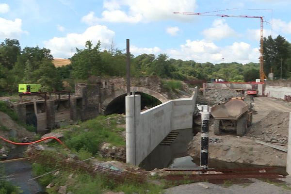 Le chantier de cette future centrale hydro-électrique sur la Vienne doit durer entre 16 et 18 mois.