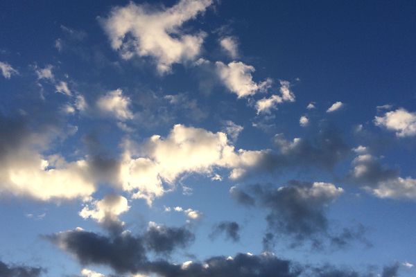 Les nuages vont progressivement céder le pas au ciel bleu, ce mardi en Normandie.