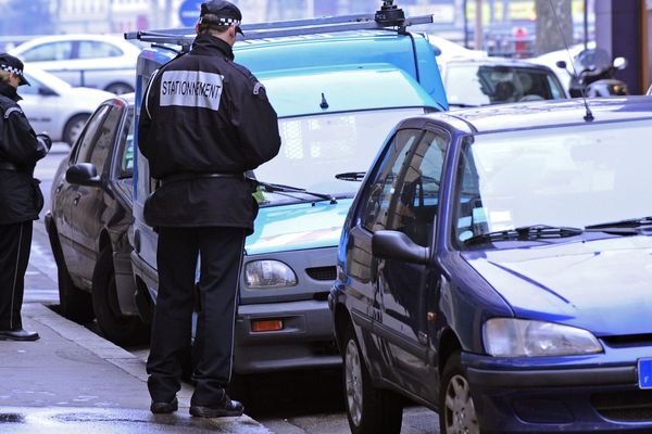 Depuis le 1er janvier 2018 et la création du "forfait post-stationnement" à 60€, 5 automobilistes sur 10 payent désormais leur parking, et le trafic a diminué de 2.5% dans le centre-ville de Lyon. 