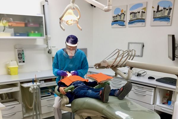 La "Sécu" demande aux dentistes de rembourser une partie des aides "covid" perçues durant le premier confinement de 2020