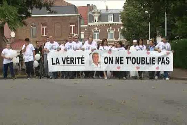 Une marche blanche à Douai pour réclamer la "vérité".