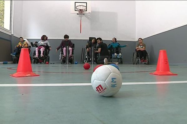 Le club handisport de Marseille forme des jeunes en situation de handicap à la Boccia et organise les championnats de France NE cette semaine.