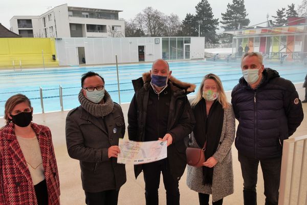 Remise de chèque pour l'association "Un Hôpital pour les Enfants"