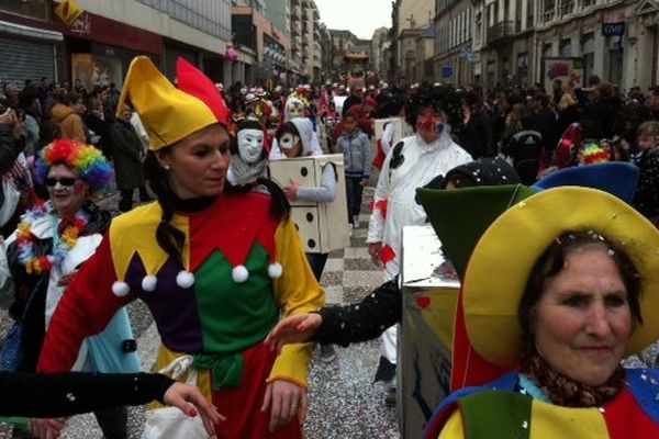 Près de 2000 danseurs et musiciens participent au Carnaval de Limoges