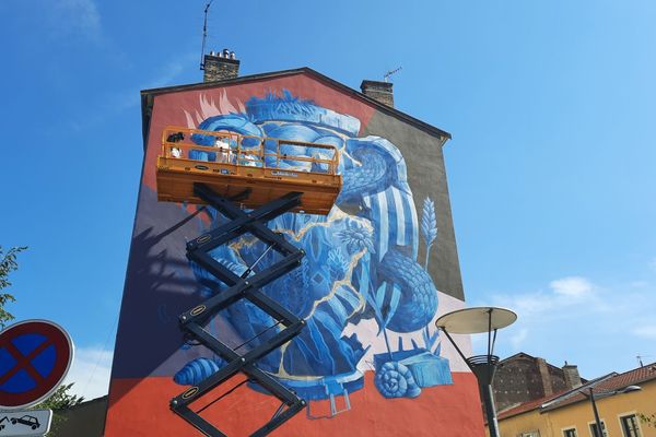 La fresque Archéo'Mur monumental : Une nouvelle fresque à Lyon, dans le quartier de Vaise (9e), est en cours de réalisation (29/8/22)