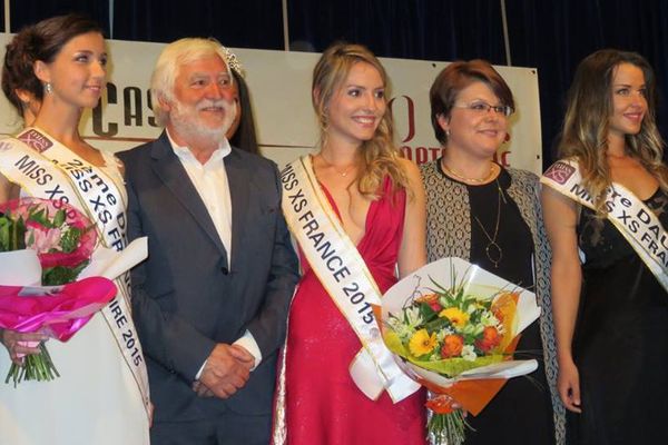 Laure Mazzani lors de la remise de son écharpe Miss XS France 2015.