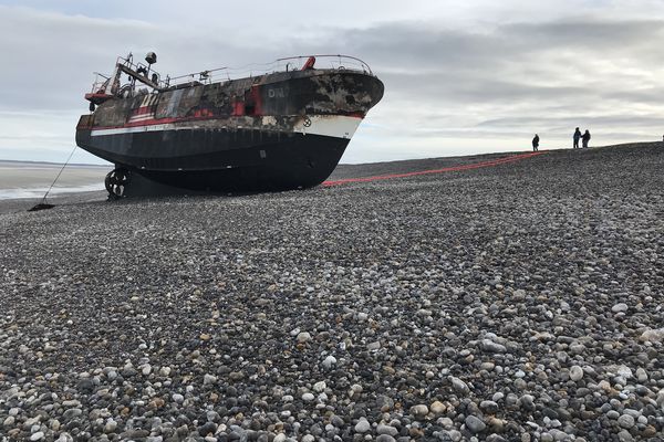 Le bateau Alexis IV sera soit évacué, soit démantelé sur place, à Cayeux-sur-Mer.