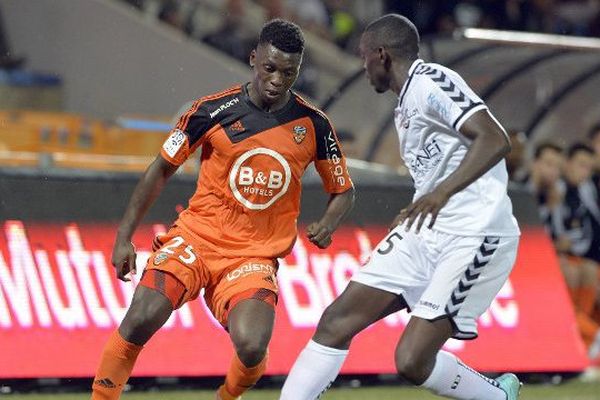 Championnat de France de L1 - Lorient - Reims - Lamine Gassama contre Chrys Mavinga