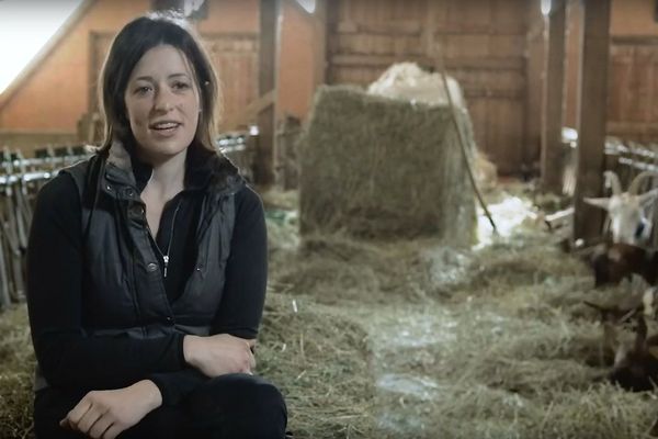 Noémie Collet, éleveuse de chèvres à Saint-Jean-d'Aulps en Haute-Savoie 