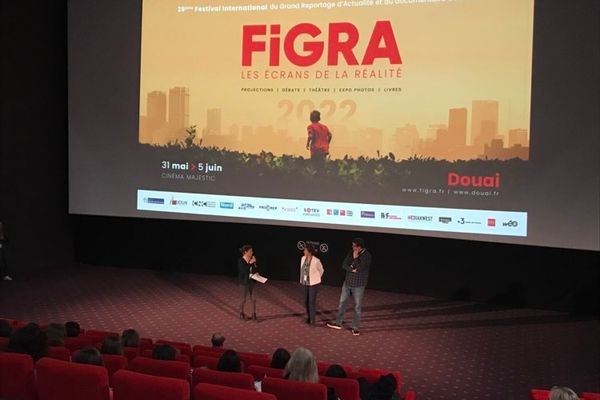 Au Majestic de Douai, après la projection du documentaire "Sauvons les enfants".