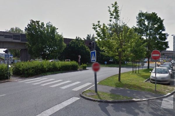 Les faits ont eu lieu place Dampierre à Lille. 