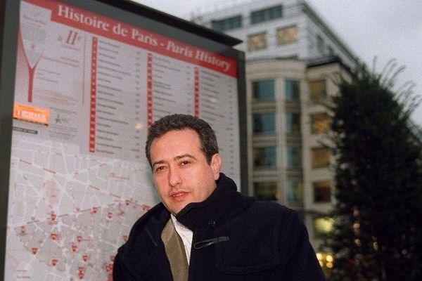 Dominique Tiberi, fils de Jean Tiberi, pose à Paris le 07 mars 2001