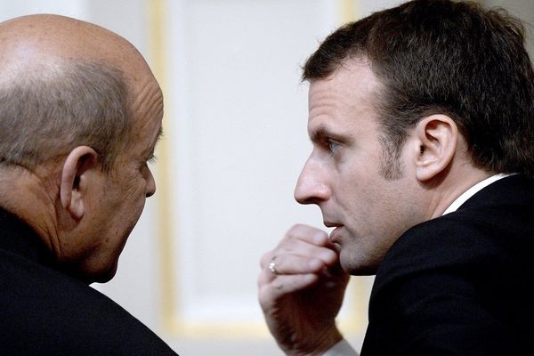 Jean-Yves Le Drian avec Emmanuel Macron à l'Elysée en avril 2015