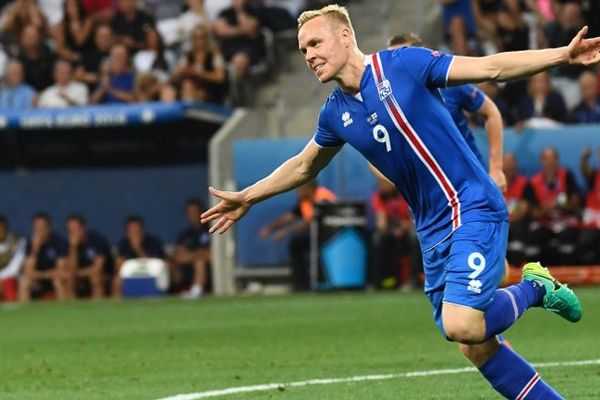 Kolbeinn Sigthorsson inscrit le but de la victoire pour l'Islande