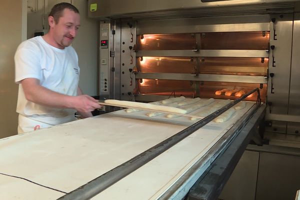 Jonathan Rouland 27 ans, nouveau boulanger de la Chapelle-en-Juger