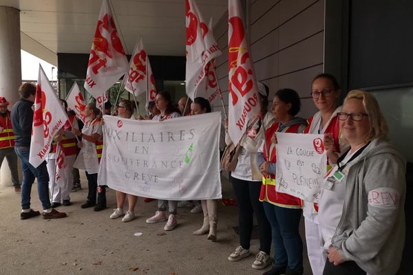 L'hôpital public était en grève ce 29 octobre 2024 pour dénoncer une baisse des moyens alloués à la santé.