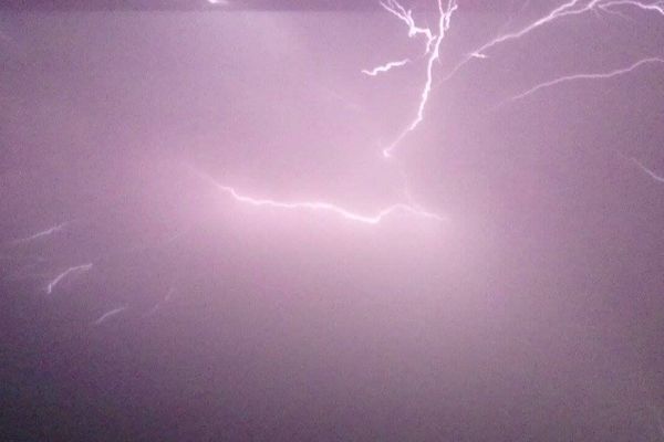 Orage à Harbonnières dans la Somme dans la nuit de lundi à mardi.