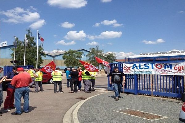 Distribution de tracts au Creusot