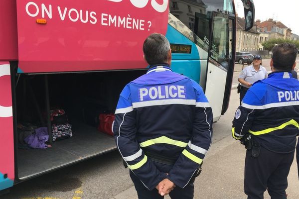 Les forces de l'ordre ont contrôlé des autobus "grandes lignes" qui passaient par le département de l'Yonne. 