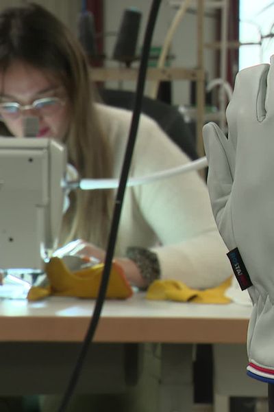 Une entreprise aindinoise fabrique des gants sur-mesure pour les personnes qui ont été blessées ou amputées de doigts.