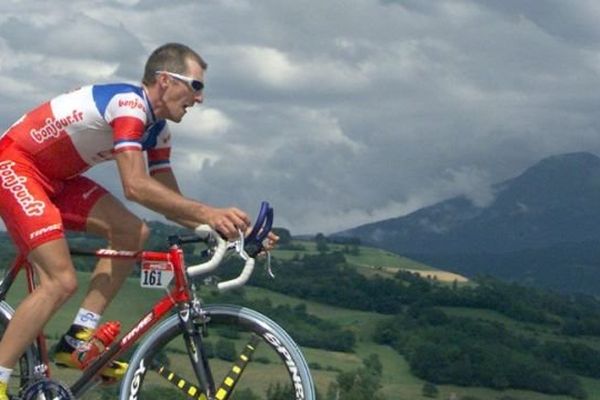 Didier Rous de l'équipe Bonjour contre la montre  lors du Tour de France de 2001 à.. Chamrousse, 