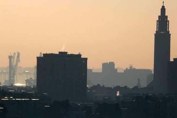 Ombre et lumière : ciel du soir au Havre...