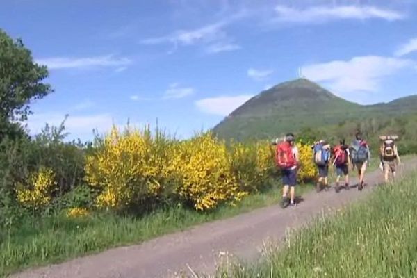 Cinq lycéens riomois ont choisi de marcher sur prés de cent kilomètres pour soutenir les chrétiens d'Orient.