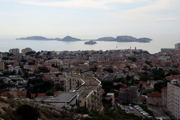 La ville de Marseille vue depuis la basilique Notre-Dame de la Garde, le 28 mai 2023.