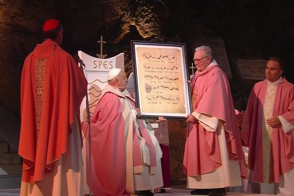 De nombreux cadeaux ont été offerts au pape lors de son déplacement à Ajaccio.