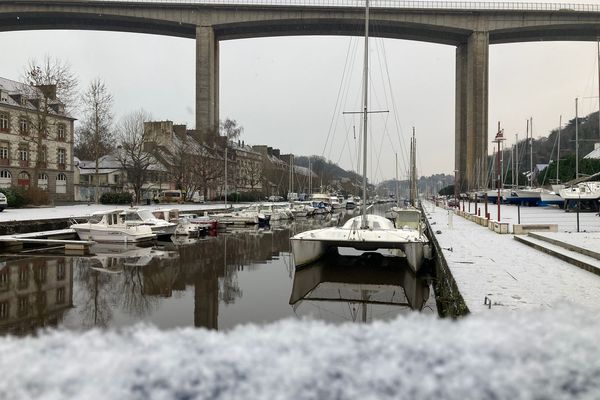 Le port du Légué à Saint-Brieuc, sous quelques flocons de neige