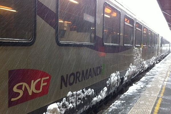 Train bloqué en gare de Caen, mardi 12 mars 2013