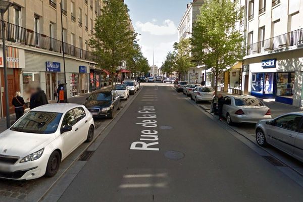 Une valise a été abandonnée ou égarée dans la rue de la Paix à Valenciennes. 