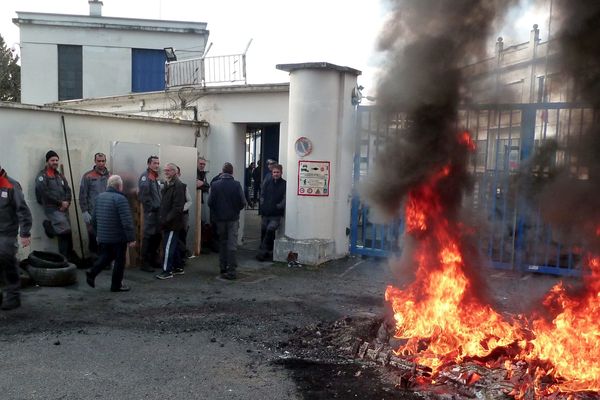 Mobilisation contre la fermeture de l'usine Luxfer, à Gerzat (Puy-de-Dôme), le 3 décembre 2018.