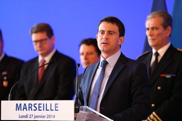 Manuel VALLS alors ministre de l'Iintérieur en visite à Marseille en 2014. 