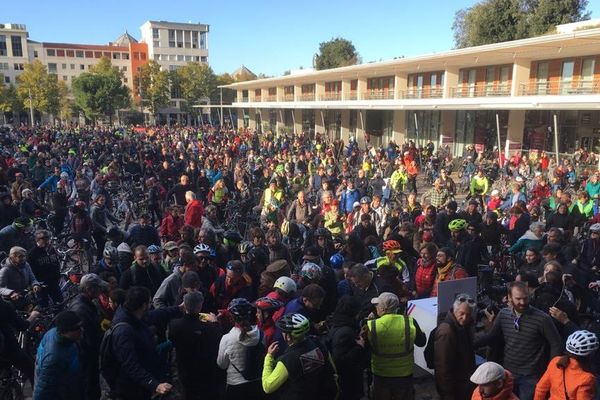 Une foule immense de cyclistes participe, ce dimanche à Montpellier, à la manifestation "Tous à vélo"