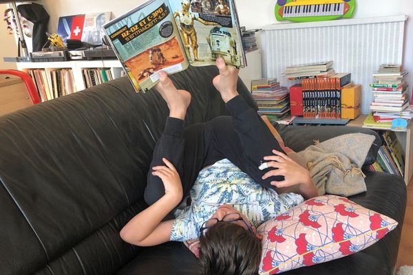 Pas toujours évident d'être confinée avec deux enfants.