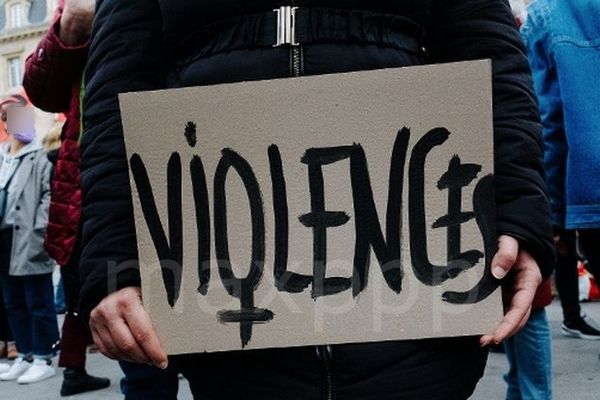 Manifestation à Paris, le 25 novembre 2020 contre les violences faites aux femmes.