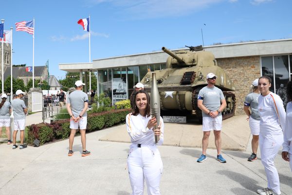 La flamme olympique parcours la Normandie en cette fin mai, dans la Manche et le Calvados.