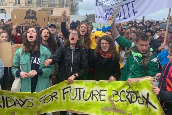 Manifestation des lycéens dans les rues de Bordeaux vendredi 15 mars 2019. 