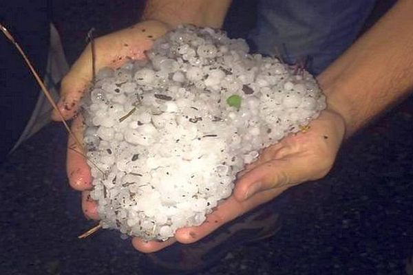 Moussac (Gard) - les grêlons après l'orage - 6 octobre 2015.