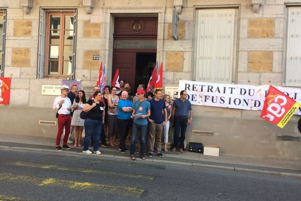 Agents en grève à Tarare.