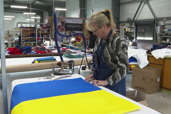 Les équipes sont passées de 20 drapeaux ukrainiens par an à 1000 par jour