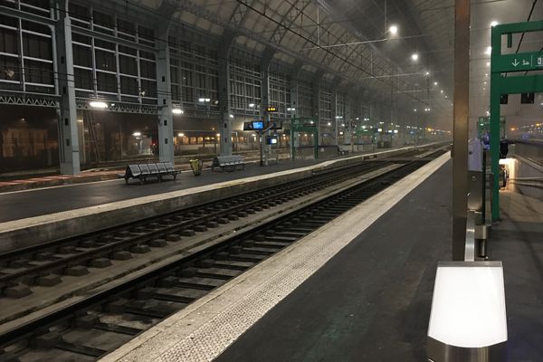 Gare St-Jean à Bordeaux : 1 TGV sur 3 annulé pour ce premier week-end de vacances de la Toussaint