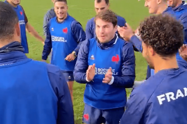 Premier entraînement d'Antoine Dupont avec ses nouveaux coéquipiers de rugby à 7.